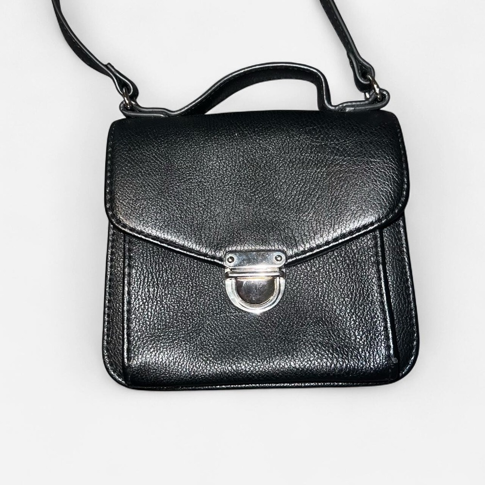 Chic Forever 21 black faux leather crossbody bag